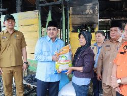 Bupati Tanjab Barat Salurkan Bantuan untuk 918 KK Terdampak Banjir