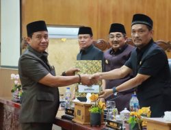Bupati Tanjabbar Hadiri Rapat Paripurna LKPJ Bupati Tahun 2025