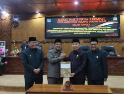 Bupati Tanjabbar Hadiri Rapat Paripurna Ke empat