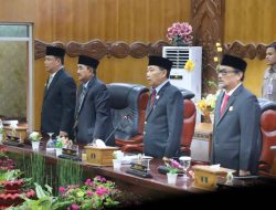 Bupati Tanjabbbar hadiri Paripurna DPRD dalam Rangka Mendengarkan Pidato Kenegaraan HUT RI