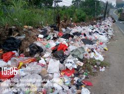 Tumpukan Sampah Berserakan di Pinggir Jalan Lintas Mendalo, Warga Soroti Kebersihan Lingkungan ‎